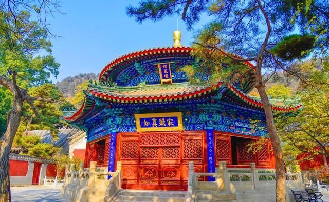 中国地位最高的寺庙之一，建寺已有1700余年，多位皇帝出资修缮!