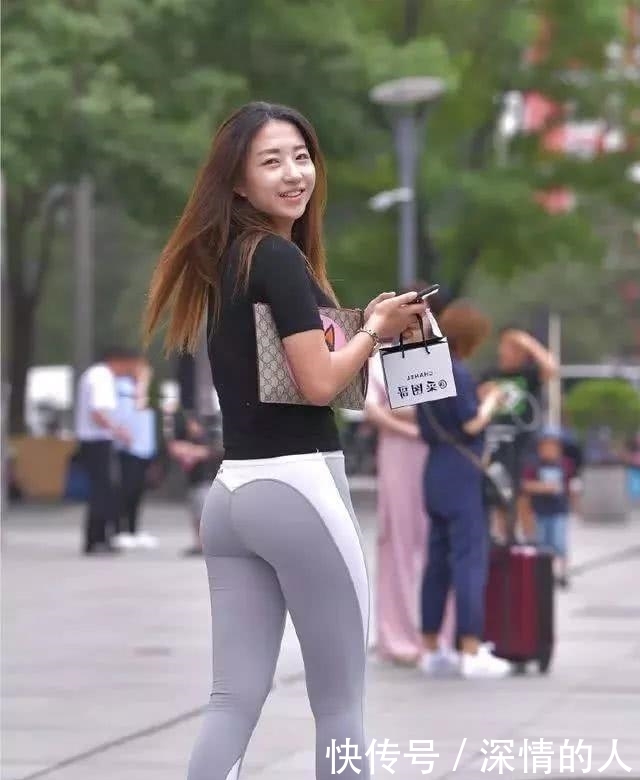 舒适@随意舒适的打底裤搭配,穿起来很显质感!
