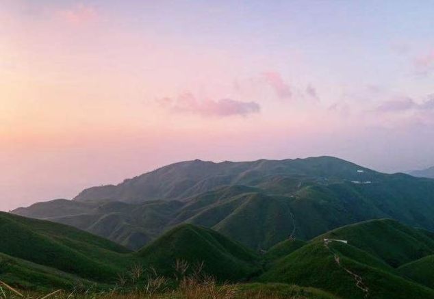 与中国五大名山相比，江西这座山一点也不逊色，却低调得令人心疼