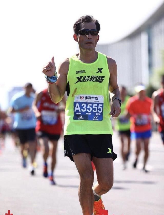 北马“袭胸者”正式道歉!遭跑友封杀已快崩溃 希望此事到此为止