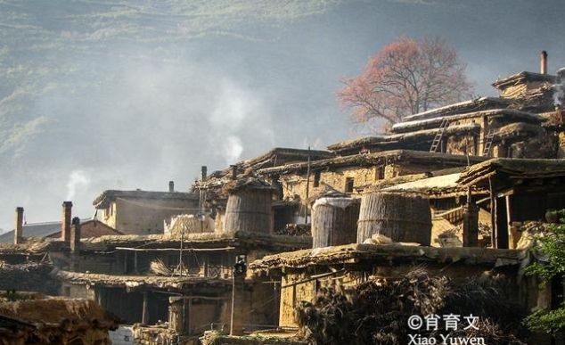 云南这个城子村百家相连,你家屋顶我家庭院,那是故乡的原风景