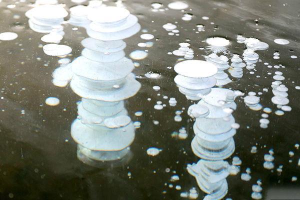 零下35度,漠河莲花湖惊显千米“冰泡”奇观