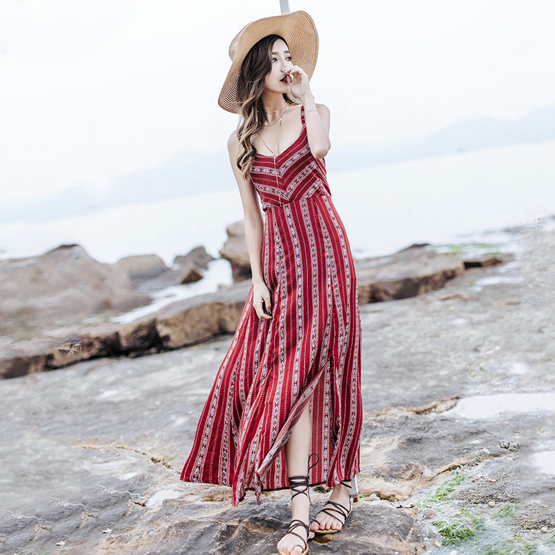 现在的女人胆真大，海边这样穿，真好看，海美人更美