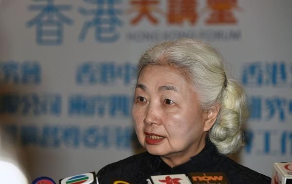 香港首任律政司司长：暴力不能解决问题只会毁了前途