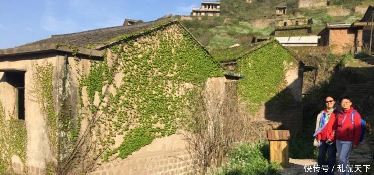  没处■中国有个村庄，村民因为有钱没处花决定搬迁，几年后竟成