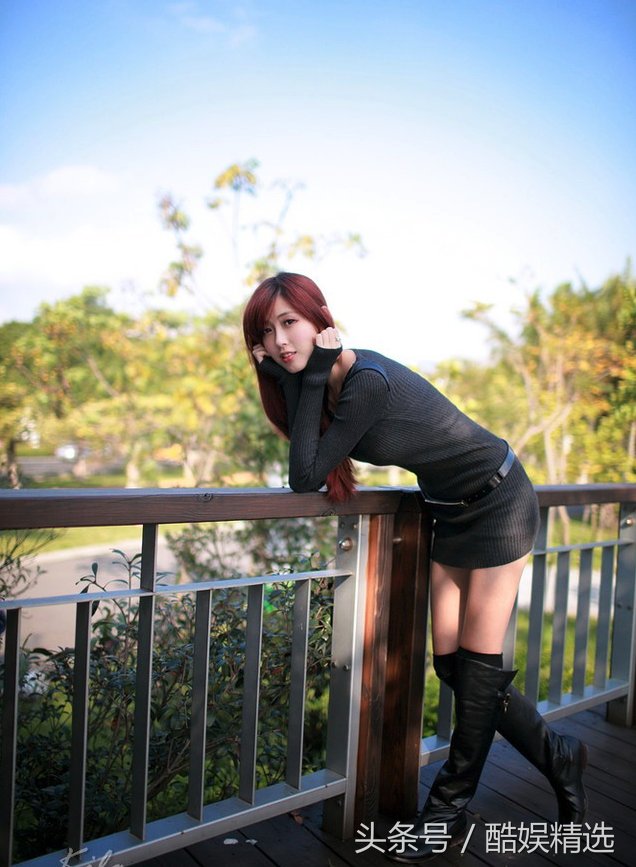 短裙美腿美女小清新户外写真