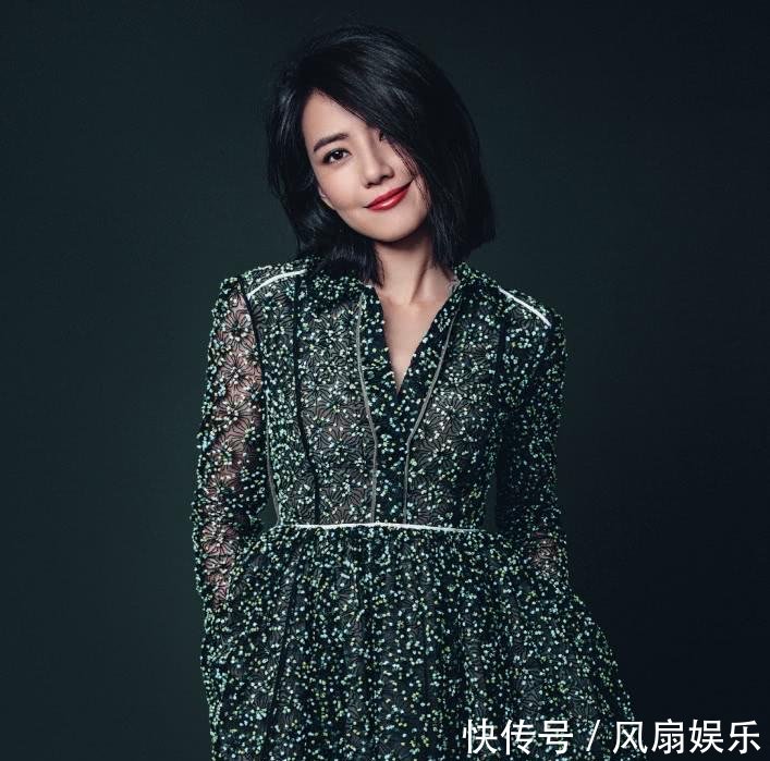 38岁高圆圆再次惊艳众人, 条纹裙配红T嫩到飞起, 仍是初恋模样!