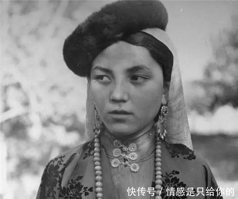 镜头下1943年新疆女孩: 想不到43年的新疆女孩那么美