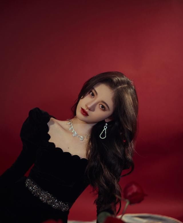 美女@有一种港风美女叫鞠婧祎!跟着她学穿搭,你也可以这么美!