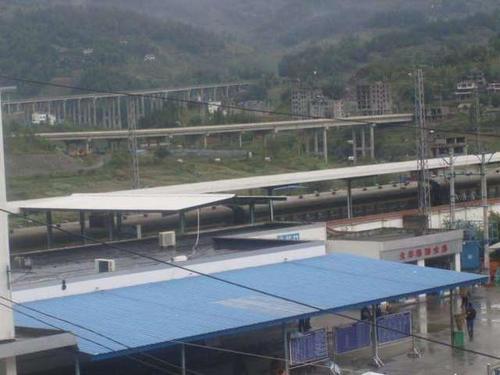 国内一列“龟速”火车，上午10点出发下午9点到，而且还没出市