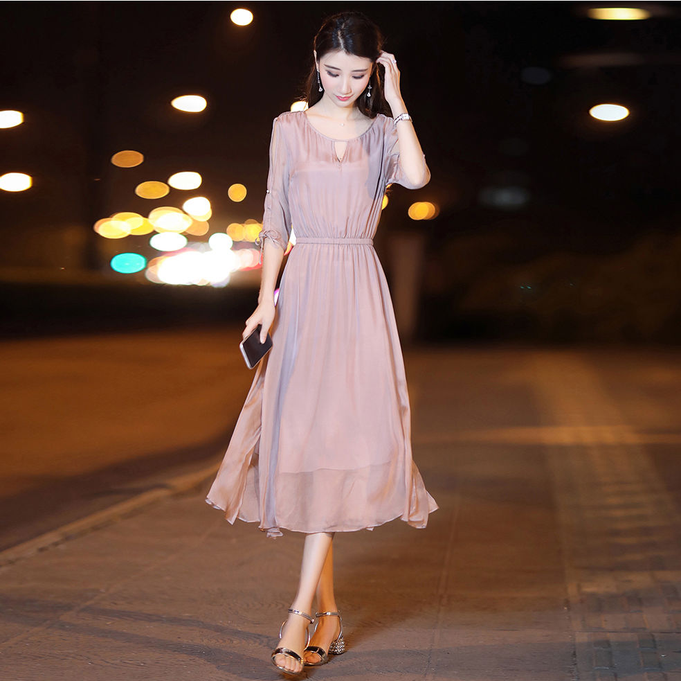 七夕去约会，尽量别穿紧身裤，学学下面女人这样，瞬间女神味十足