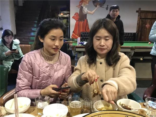 18道菜最先光盘的是它｜老道外青旅里的大年夜