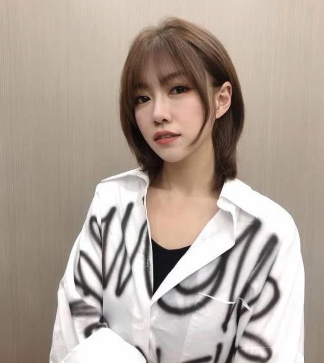  『黑长』别再留黑长直发了，2020年最火的发型是这4种，减龄瘦脸不挑人！