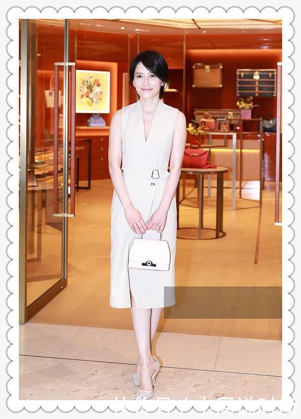 当俞飞鸿和高圆圆同穿深V裙那一刻,我才知道什么叫气质如兰!!