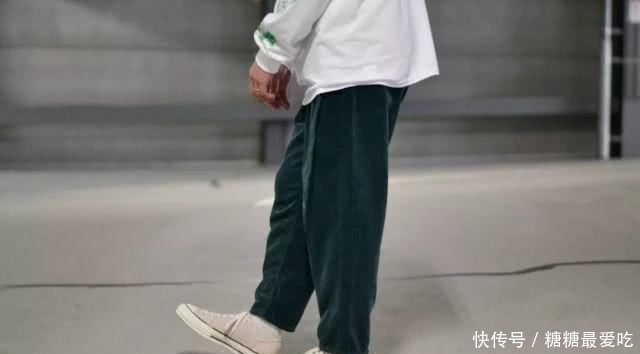 【服饰】一条“普通”的灯芯绒裤，成功吸了跨年女孩子的目光