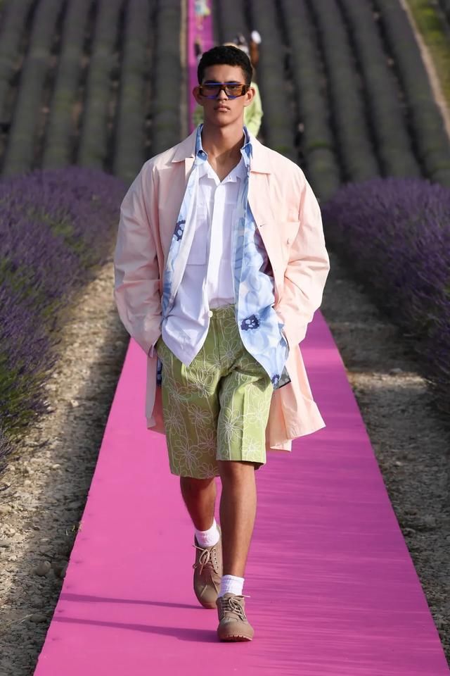  「长衣短裤」在穿衣搭配这事上，男人到底能不能「长衣+短裤」？