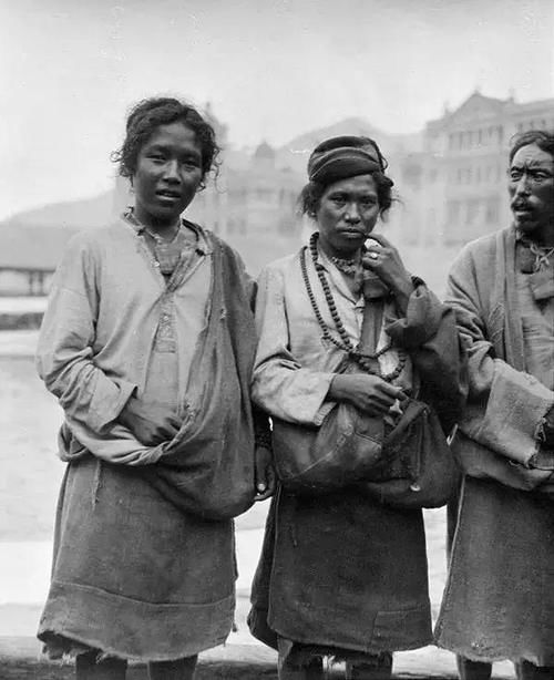 美国一位研究中国的学者，无意中在家里翻出来6000张中国老照片