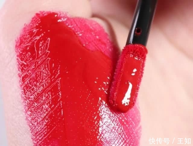  款唇釉：2020年MAC新品首发：唇釉593国内没有，樱花壳和无印风，你站哪个