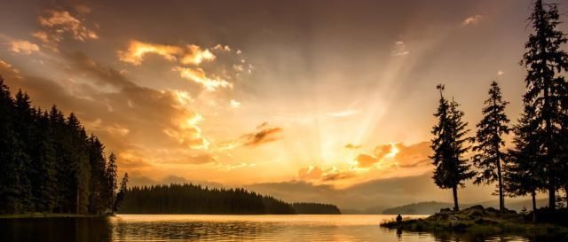 白居易到杭州赴任，途中写下一首绝美的秋景诗，句句都是经典