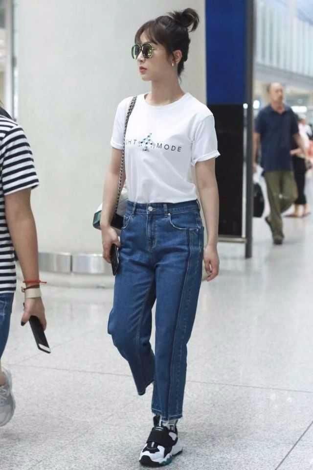 杨紫告别“五五分”身材，穿搭越发时尚，网友：主要是瘦下来了！