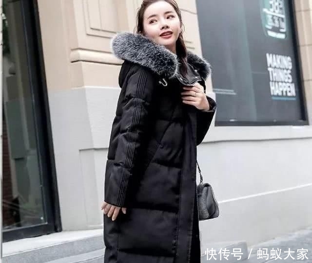 『女人』70后女人,若经济允许,过年建议买件这体面棉服,人见人夸漂亮