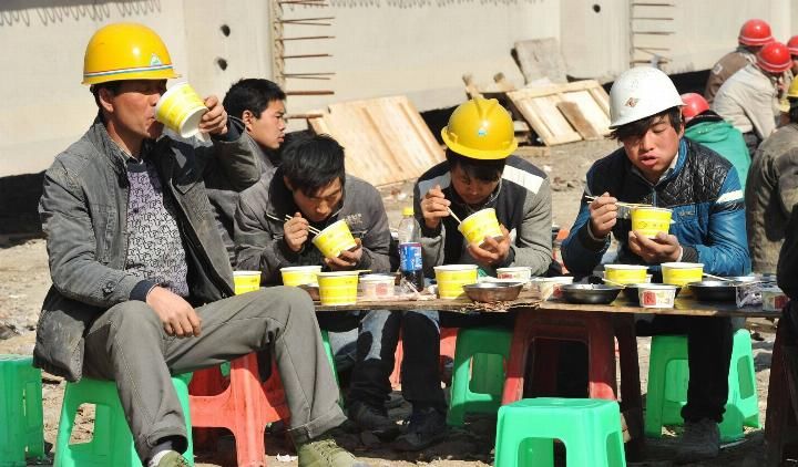  【老人】老人说“门选凹，坟选凸，家中能人辈出”，其中有何讲