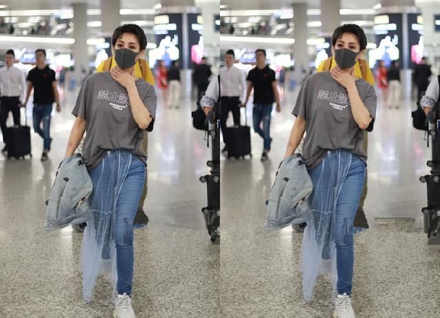 46岁宁静真会玩透明裙里还套条紧身牛仔网友难怪小11岁男友看上她