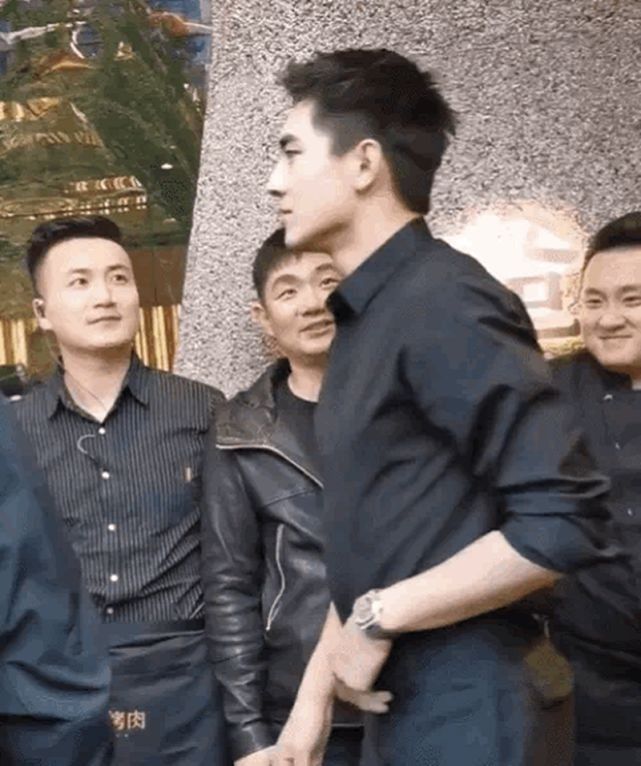 『大哥』林更新只要不说话,颜值妥妥的霸道总裁,连路人大哥都满脸崇拜