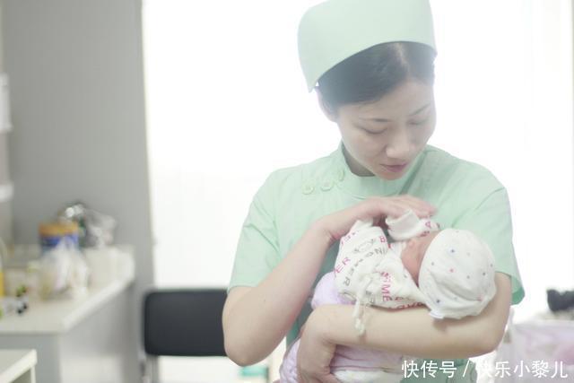 『挑选保姆』保姆带娃后孩子暴瘦15斤,父母看完监控,不责怪反给保姆3万块