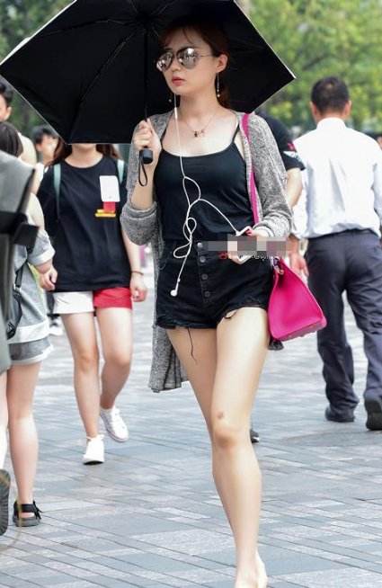 街拍:如果能被图5小姐姐壁咚，你一定会心跳加速!