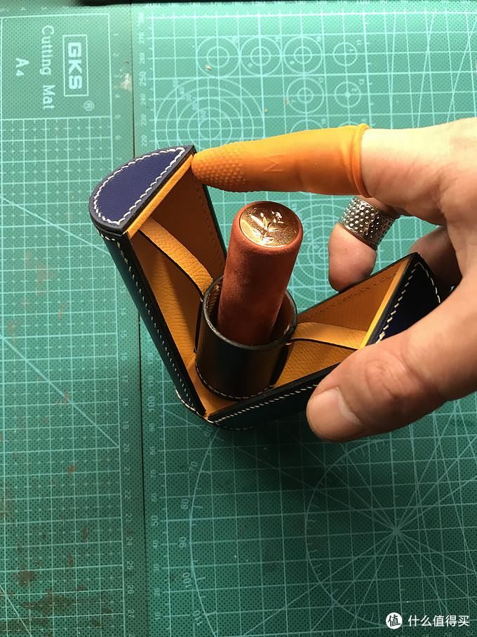模具:怪蜀黍教你做包包 篇七:天气多变,给口红穿件外套吧