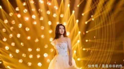  『婚纱』袁娅维穿“婚纱”上综艺，气场很强美的高调，让人忍不住想多看
