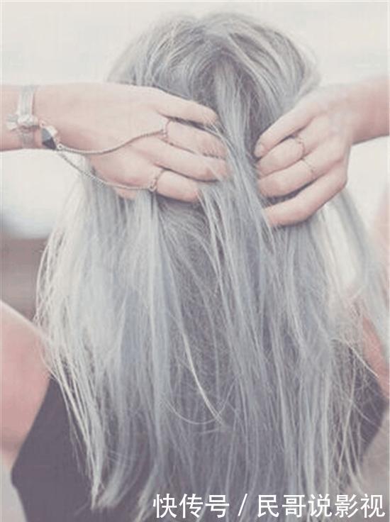 女子追求时尚染了一头奶奶灰，结果没过多长时间，真变成了老奶奶