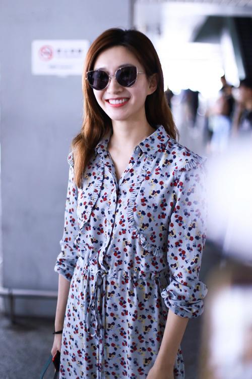 真佩服江疏影，居然把“村姑裙”穿得如此好看，换个人肯定丑哭了