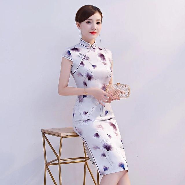 时尚大方，修身中式旗袍，散发女人独特美！