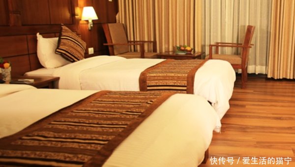 退酒店房时尽量打扫下房间,酒店资深女服务员三句话告诉您原因