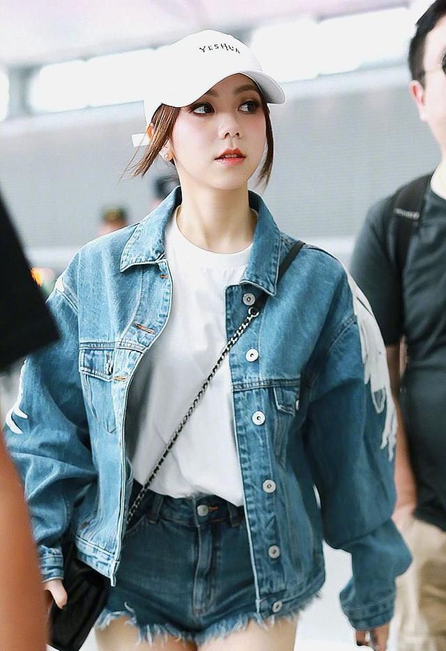 皮裤已成过去式，邓紫棋牛仔短裤青春靓丽，穿出1米7既视感