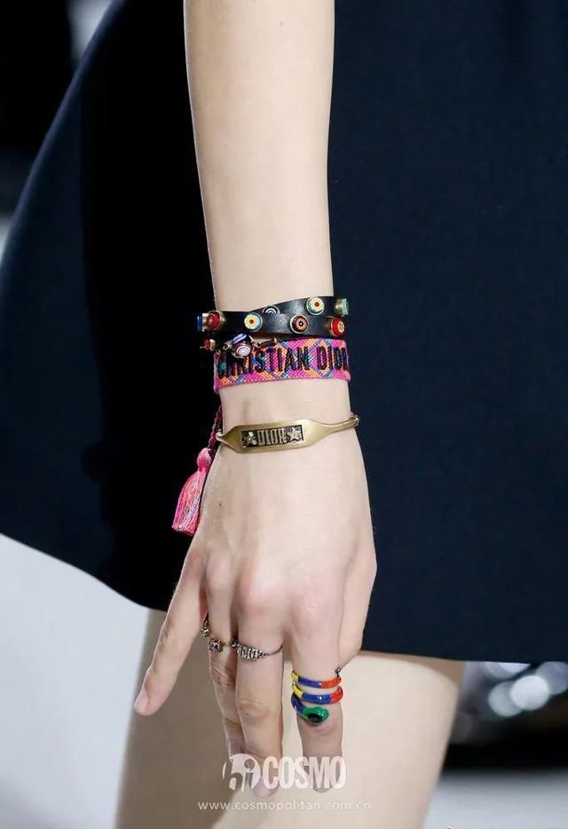 时髦办|道理我都懂，所以到底哪些戒指叠戴最好看?