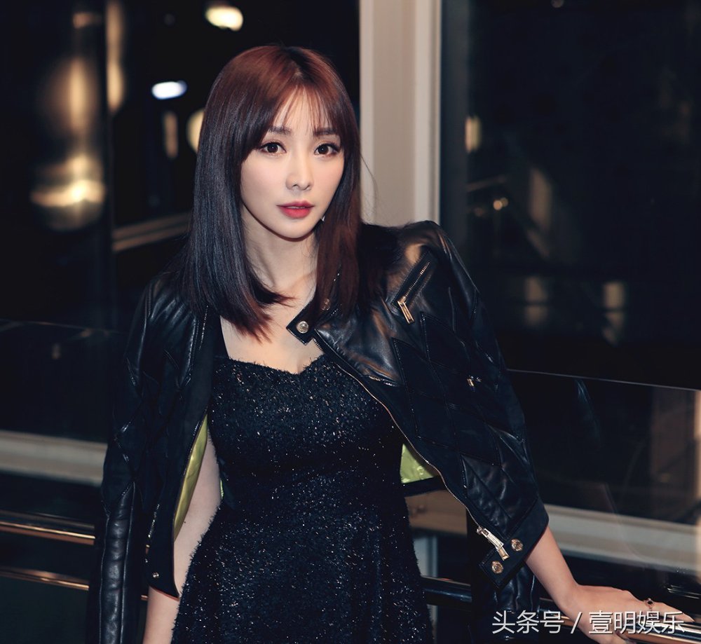 柳岩穿哪件黑色裙子更性感?