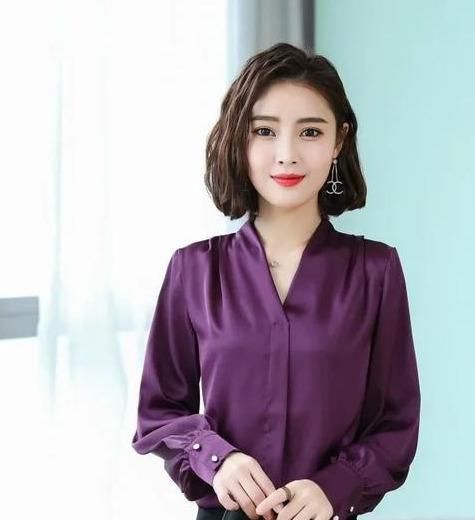  「迷人」衣服在“精”不在多,新出“打春”小衫,上身气质高雅特迷人