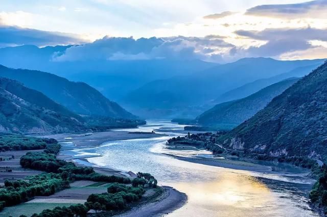 再过一个月，国内这处桃花盛景就要藏不住啦！囊括高原最美雪山！