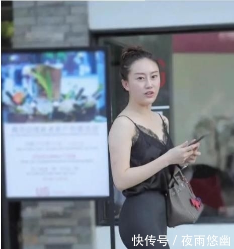  『美女』打底裤美女，展现出女性婀娜曼妙的体态