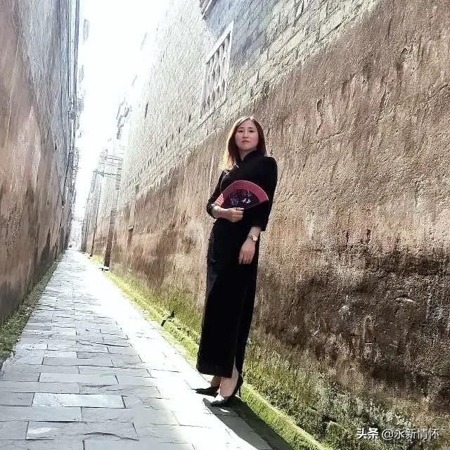  『如诗之』几缕思愁随远溢一袭旗袍女人花