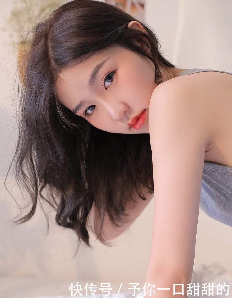 写真■背心热裤美女长腿撩人私房写真