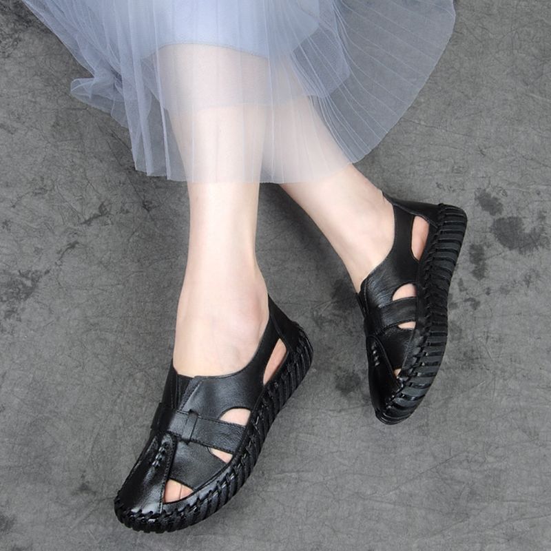 越来越多女人不穿高跟鞋了，现流行洞洞鞋，气质超群还显高