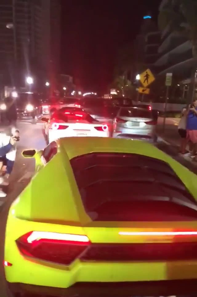 卡戴珊换豪车只为配合新染的头发，是贫穷限制了我的想象