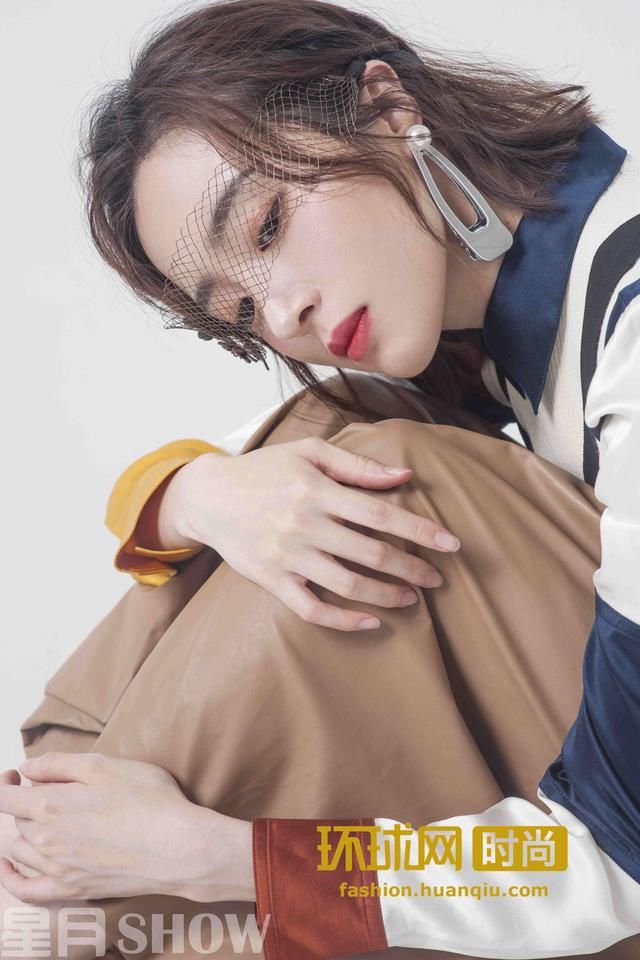 胡冰卿时尚大片魅力曝光，风格时尚抢眼！