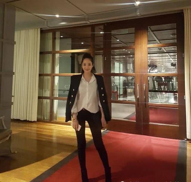  「学会」可爱女生如何搭配成御姐？学会这几条你也可以！
