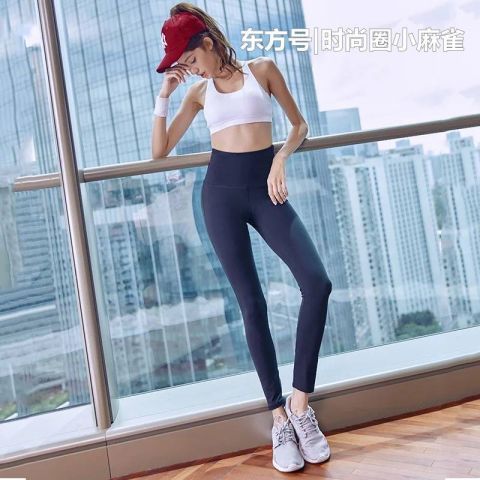 底裤■街拍:穿搭打底裤的小姐姐,随性不失甜美,散发出青春活力!