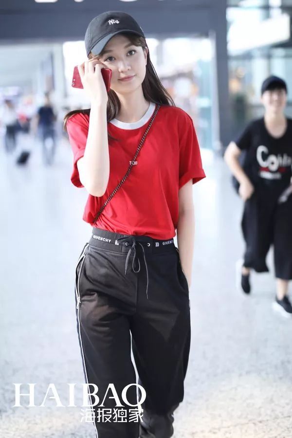 秘籍| 明星都在炫腹秀美腿，但怎么露才更高级?【海报街拍】